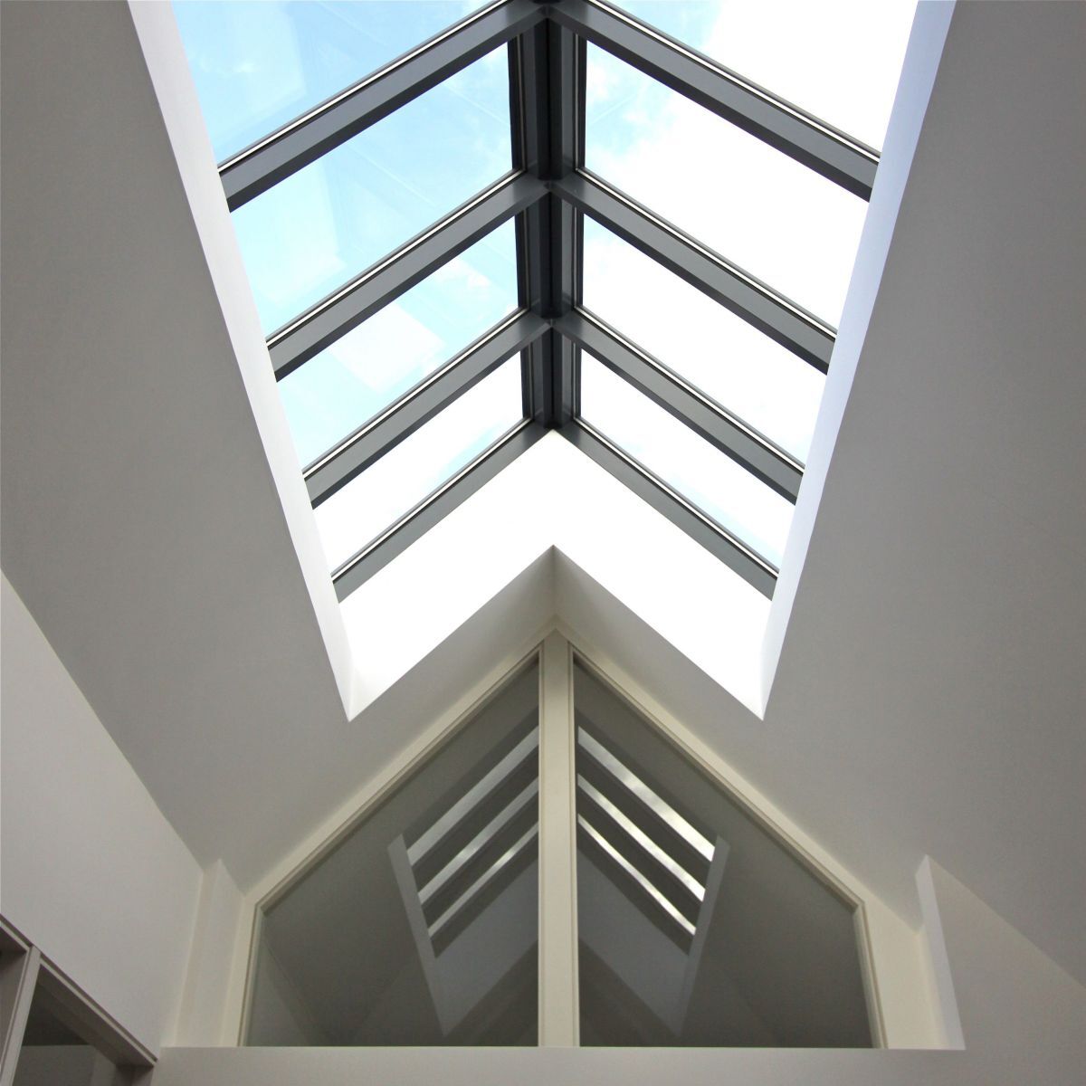 Có nên dùng tấm lợp polycarbonate để lợp mái nhà ở lấy sáng?