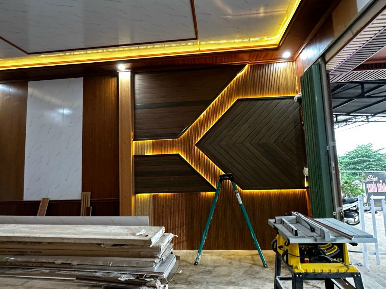 mẫu ốp nhựa nano kết hợp lam sóng 