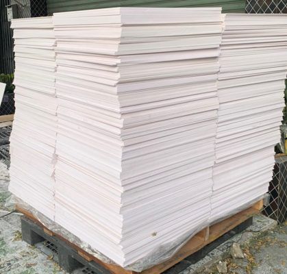 Tấm nhựa PVC foam màu trắng đã được cắt theo kích thước yêu cầu